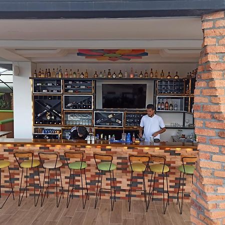 Alto Verde Hotel Guatapé Extérieur photo
